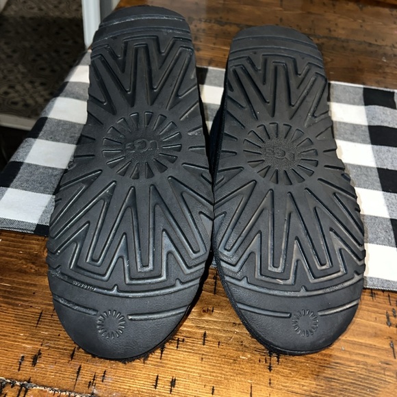 Mens Ugg - Picture 2 of 6